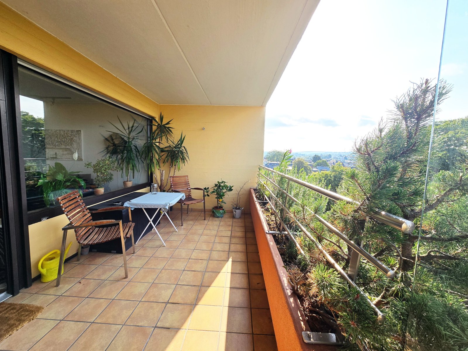 gemütlicher Balkon mit traumhafter Aussicht gemütlicher Balkon mit traumhafter Aussicht
