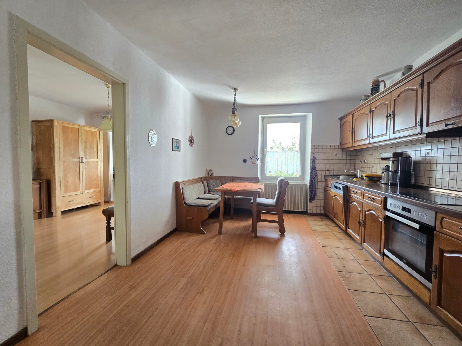 Wohnküche mit Blick ins Esszimmer Wohnküche mit Blick ins Esszimmer