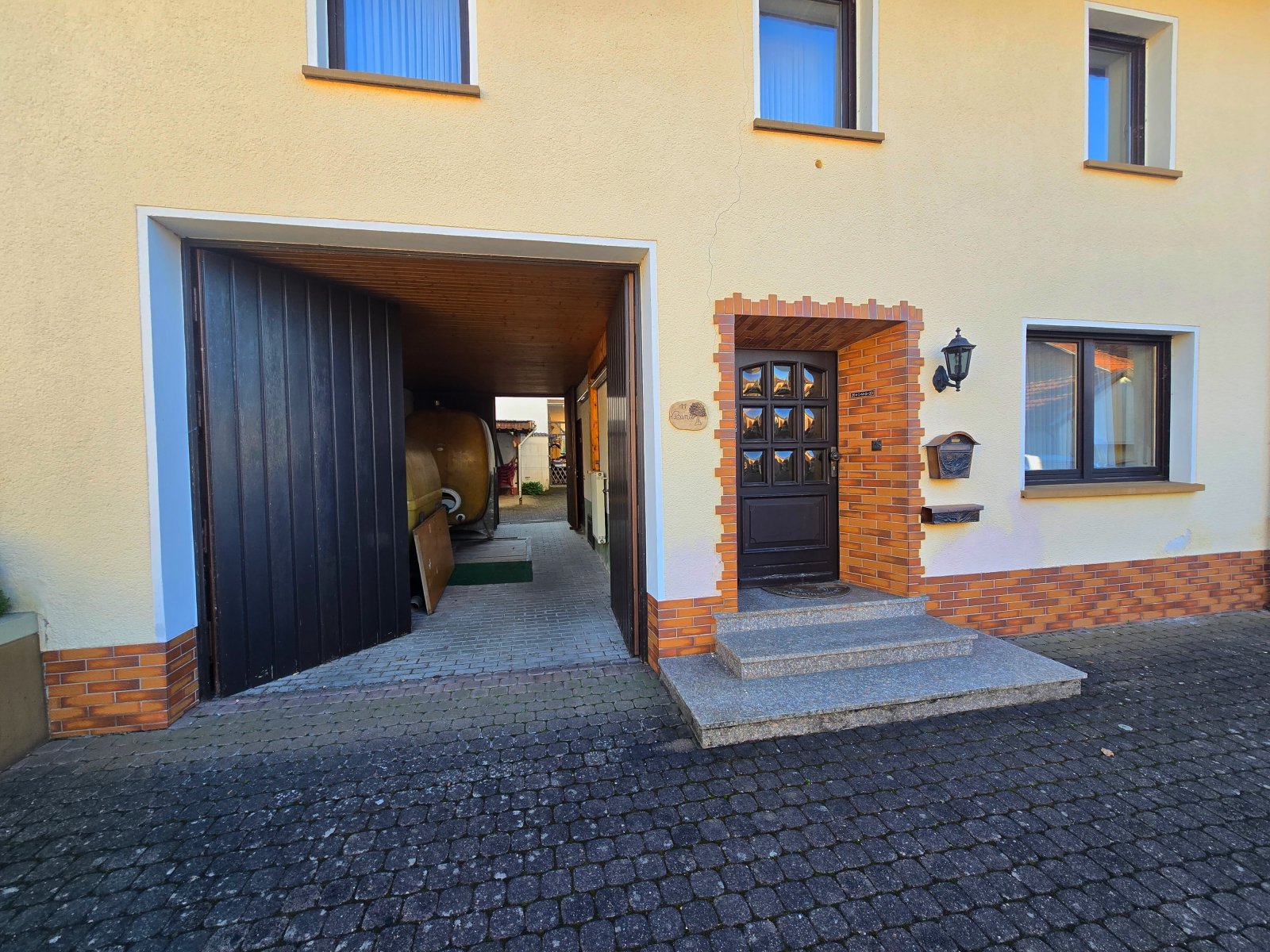 Garagendurchfahrt in den Hof Garagendurchfahrt in den Hof