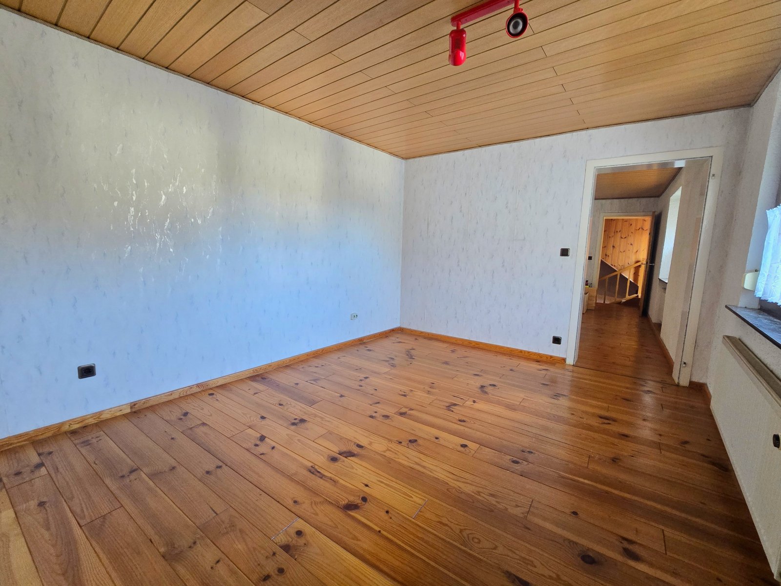 Zimmer 3 und 4 OG mit Blick zur Treppe Zimmer 3 und 4 OG mit Blick zur Treppe