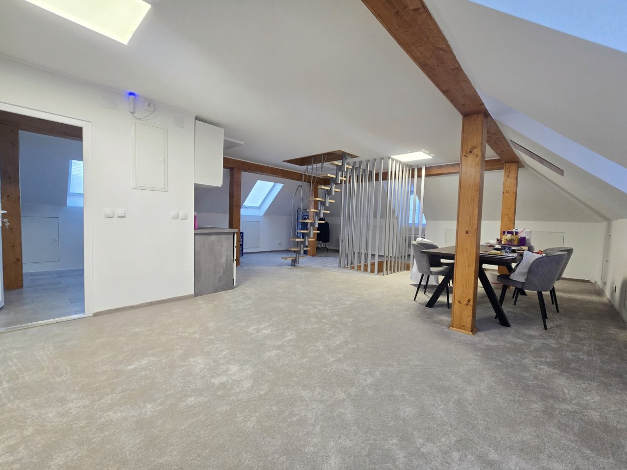 Appartement3 DG mit Duschbad und ausgebautem Spitzboden als Schlafbereich