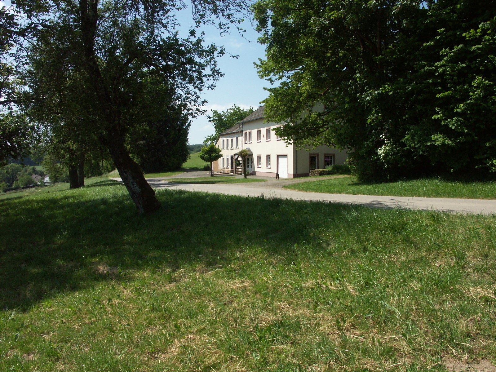 Paschel: Landhaus in Alleinlage bei Trier mit ca. 27.000 m² Land 