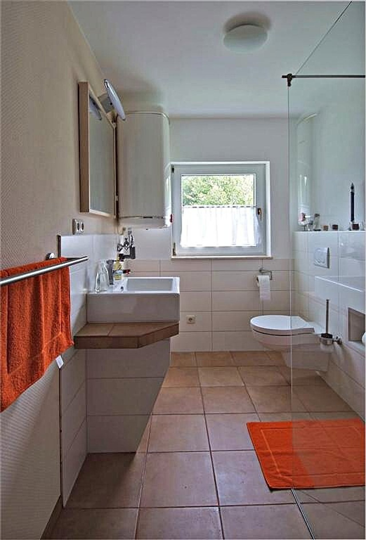 modernisiertes Bad mit ebenerdiger Dusche modernisiertes Bad mit ebenerdiger Dusche