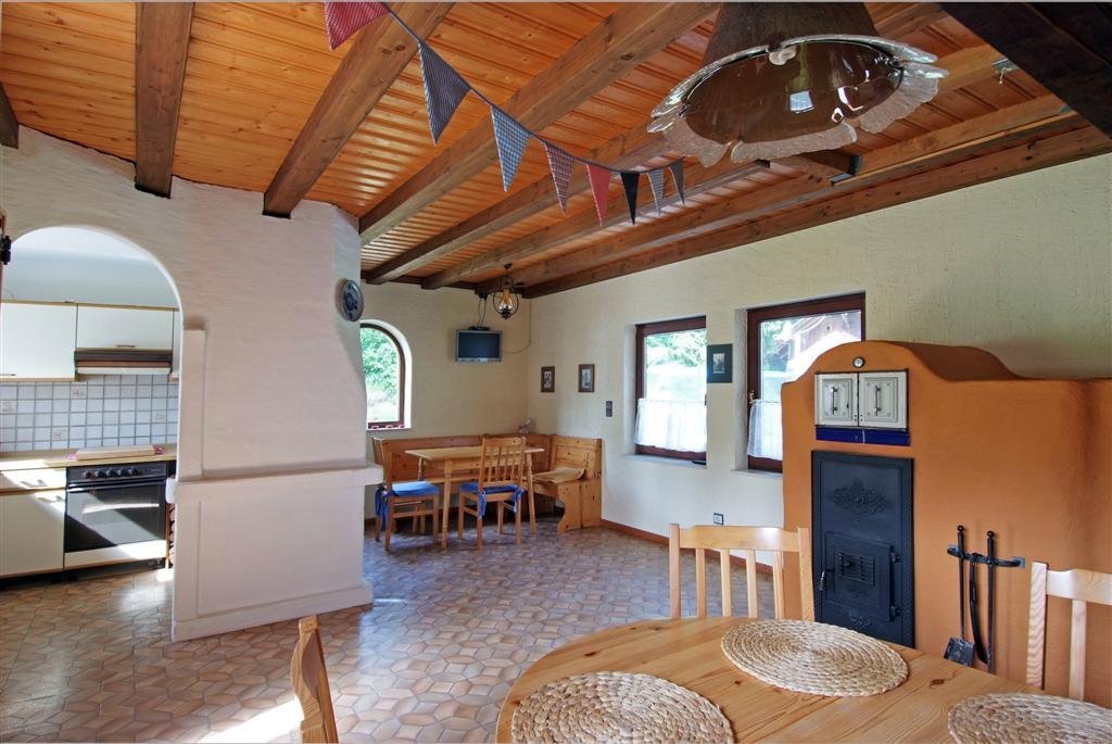 Gute Stube mit Kamin und Blick in die Küche Gute Stube mit Kamin und Blick in die Küche