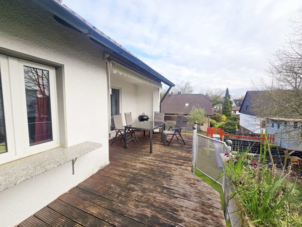 großer Balkon im Terrassenstil