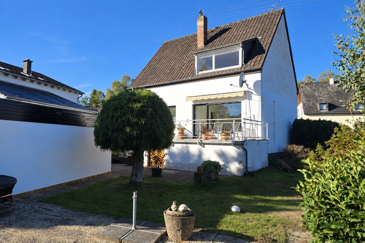 5 Rückansicht von unterer Terrasse zu oberer Terrasse 5 Rückansicht von unterer Terrasse zu oberer Terrasse